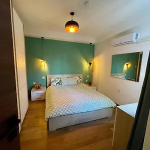 Airport Bedroom With Your Own Private Bathroom Self Check In And Self Check Out Air-condition Included Habitación en casa particular Mqabba